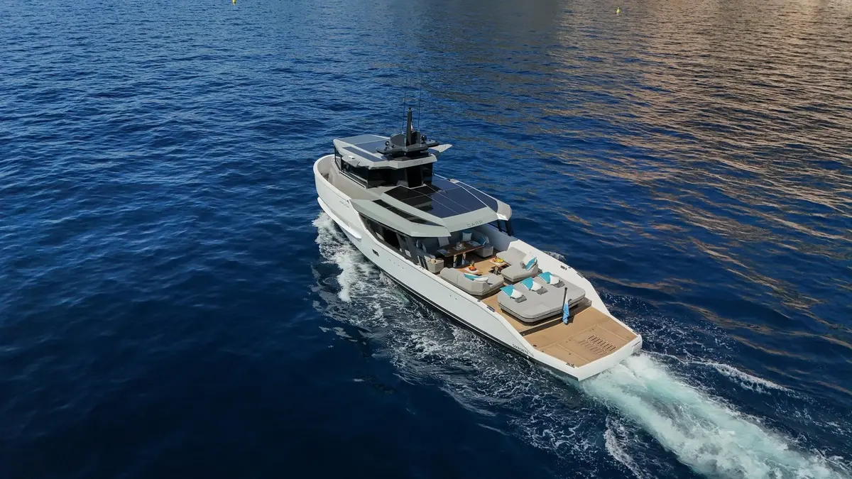 Arcadia Sherpa 60, ponte di poppa — Priveo Yachts, Europa. Ponte a filo d'acqua per giornate costiere in famiglia
