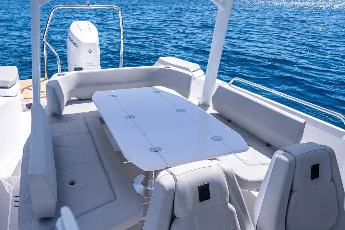 Axopar 28, salon — Priveo Yachts, Europe. Fast open-deck days along the coast