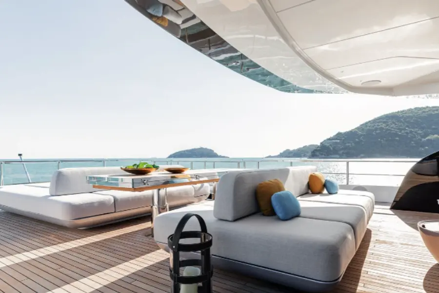 Azimut 116, salon — Priveo Yachts, Europe. Five cabins, one coastline, room to spread out
