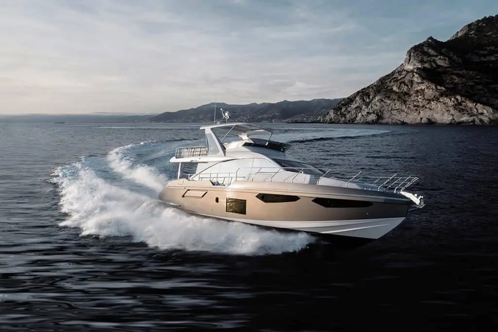 Azimut 60, esterno — Priveo Yachts, Europa. Pranzi all'aperto e coste veloci in giornata