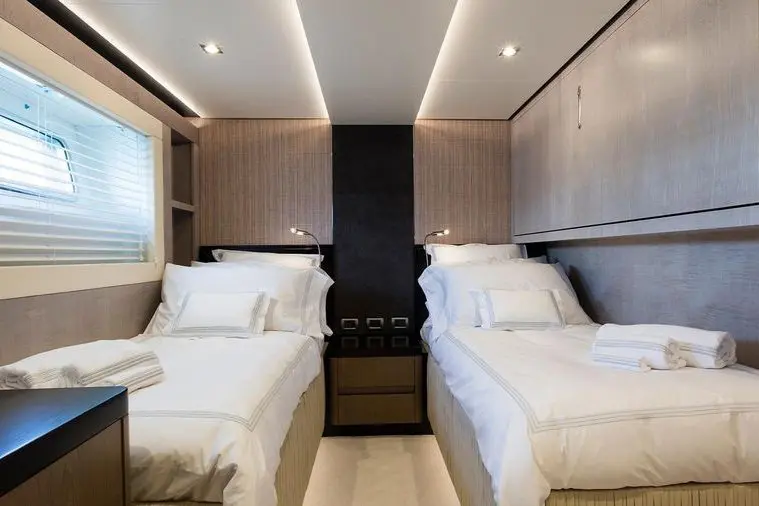 Cerri 102’ Flying Sport, salon — Priveo Yachts, Europa. Linee sportive e velocità per rotte europee di più giorni