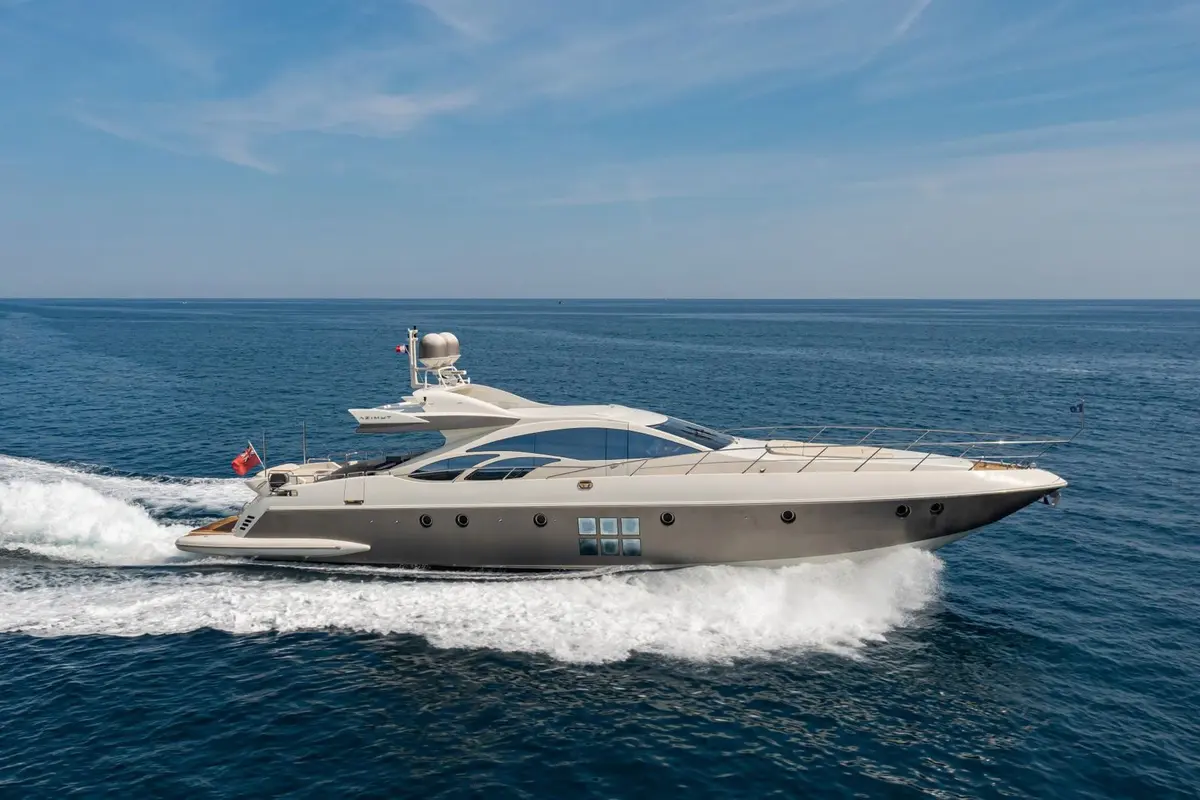 Cranchi A46, master cabin — Priveo Yachts, Europe. A fast, sociable day boat for ten