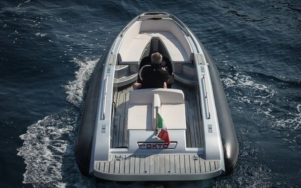 Dariel 7.5m, camarote principal — Priveo Yachts, Europa. Calas cercanas, tarde ágil, grupo reducido a bordo