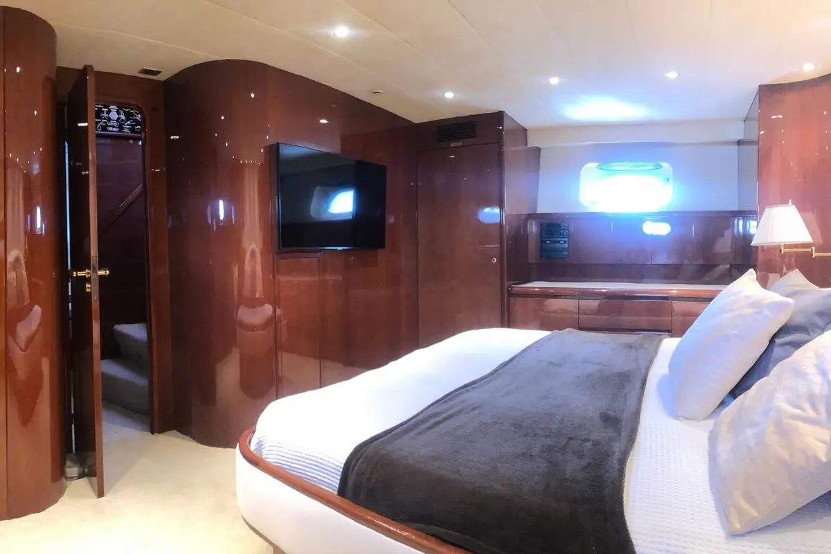 Falcon 80S, flybridge — Priveo Yachts, Europe. Four cabins, twelve guests, a coastline of your choosing