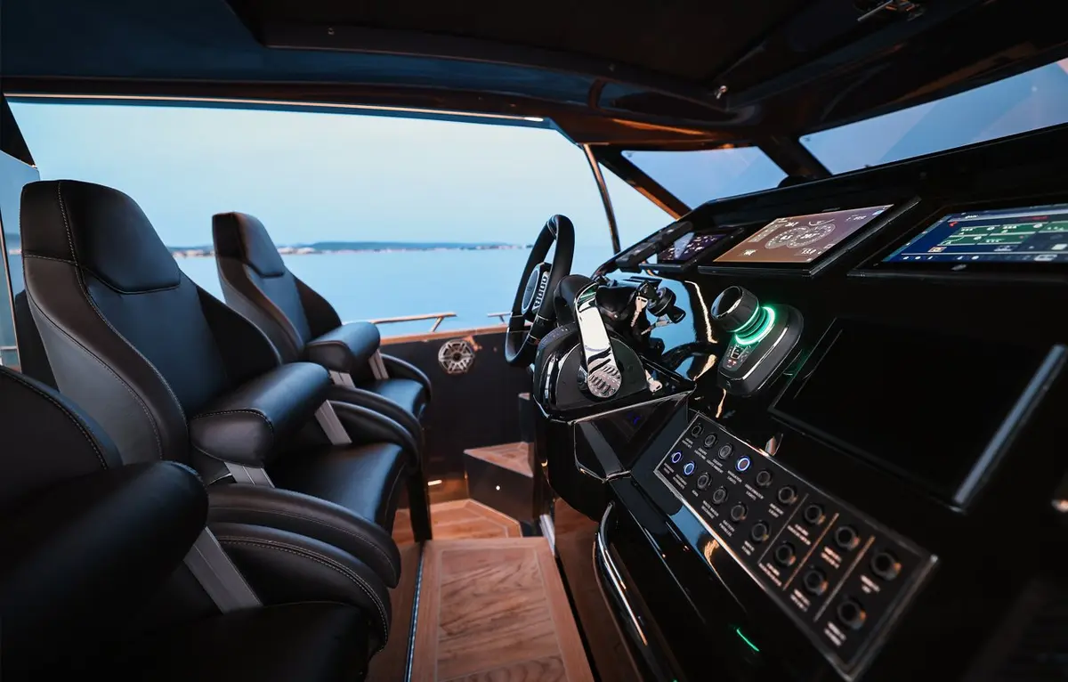 Forza 37, salon — Priveo Yachts, Europe. Fast coastal runs built for a compact group
