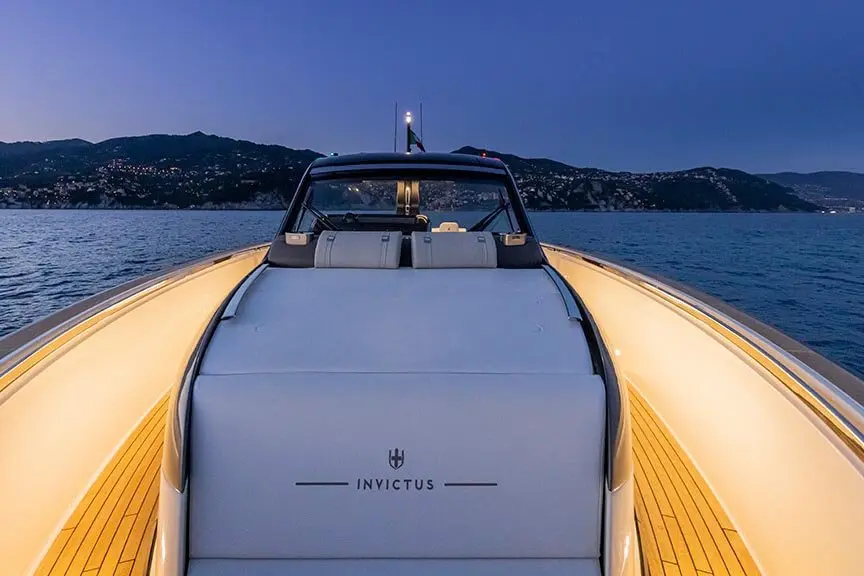 Invictus 460, salon — Priveo Yachts, Europe. Fast lines, open deck, one bright day