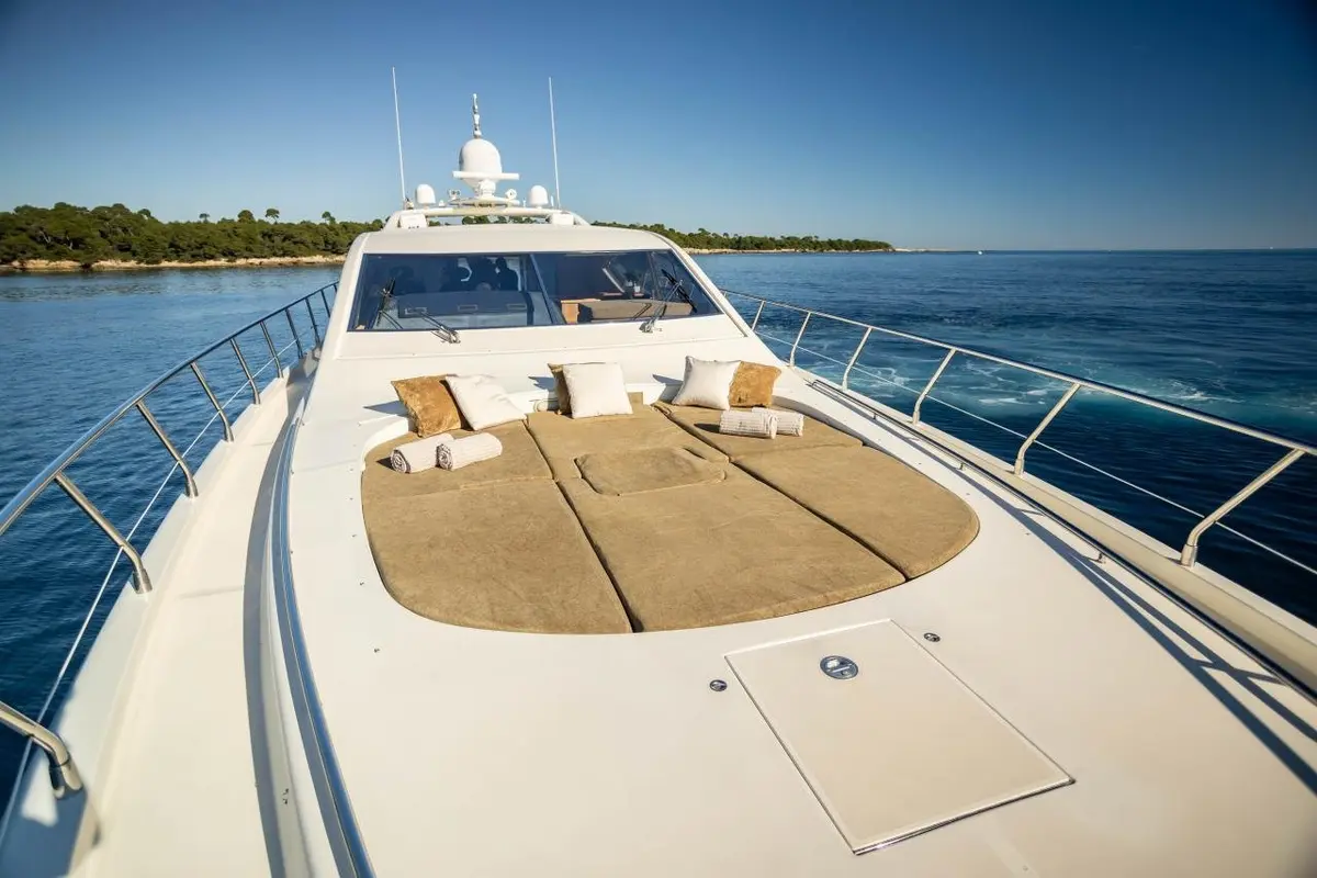 Leopard 24, salon — Priveo Yachts, Europe. A steady 24-metre platform for relaxed coastal days