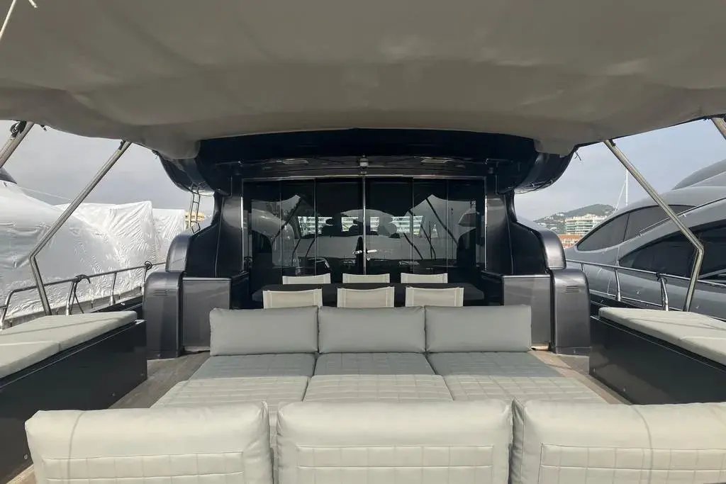 Leopard 31, salon — Priveo Yachts, Europe. Four cabins, wide decks, days along the coast