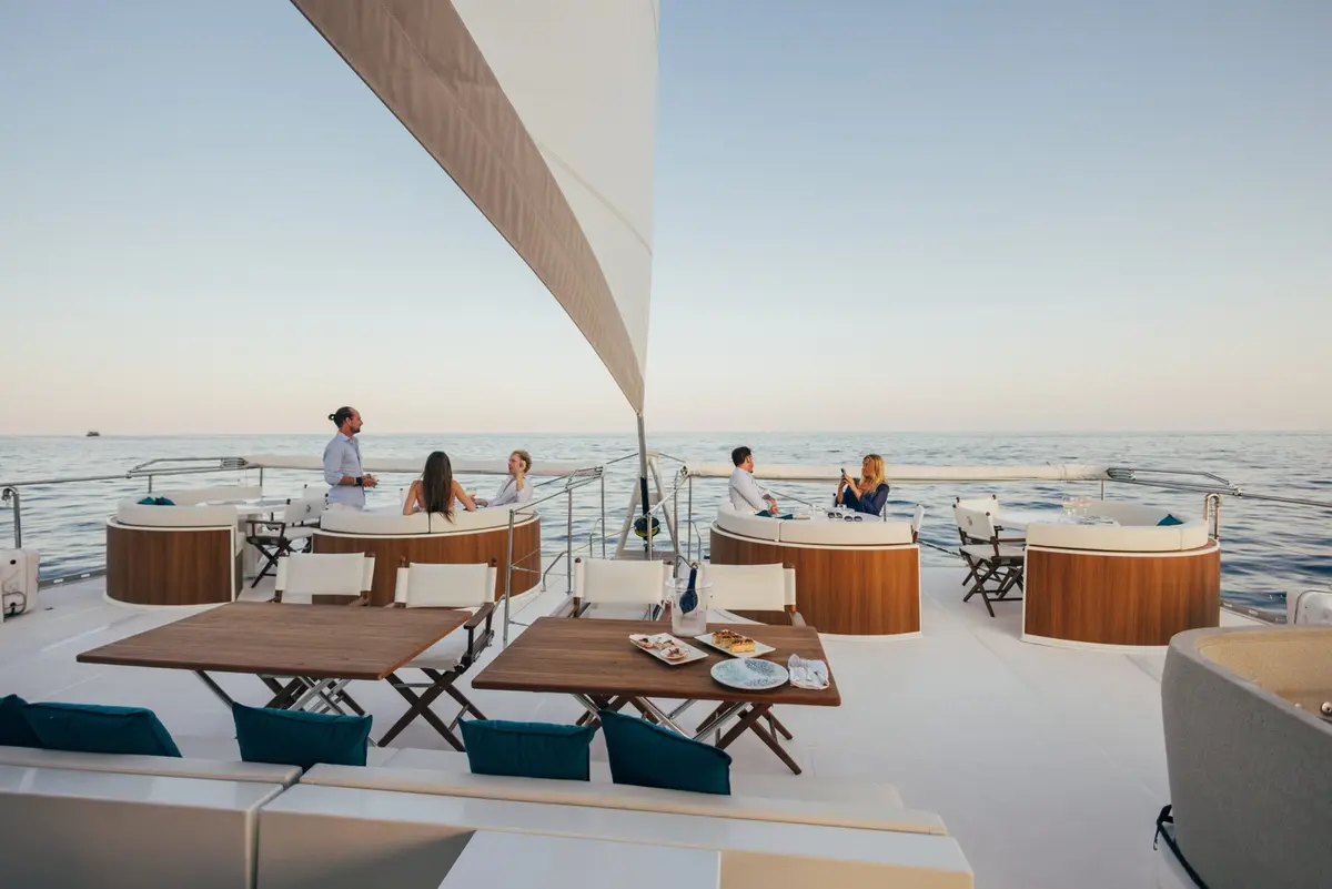 Manana Yacht, salón — Priveo Yachts, Europa. Un solo casco para reunir a sesenta invitados