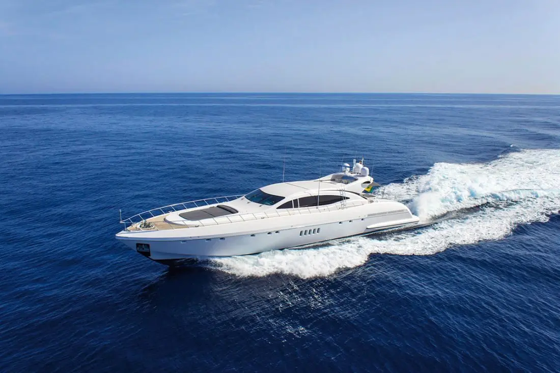 Mangusta 108, exterior — Priveo Yachts, Europa. Líneas deportivas y velocidad para recorrer más costa
