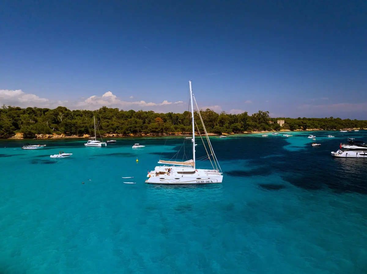 Moby-Dick, main deck — Priveo Yachts, Europe. Wide Decks And Ten Cabins For Groups