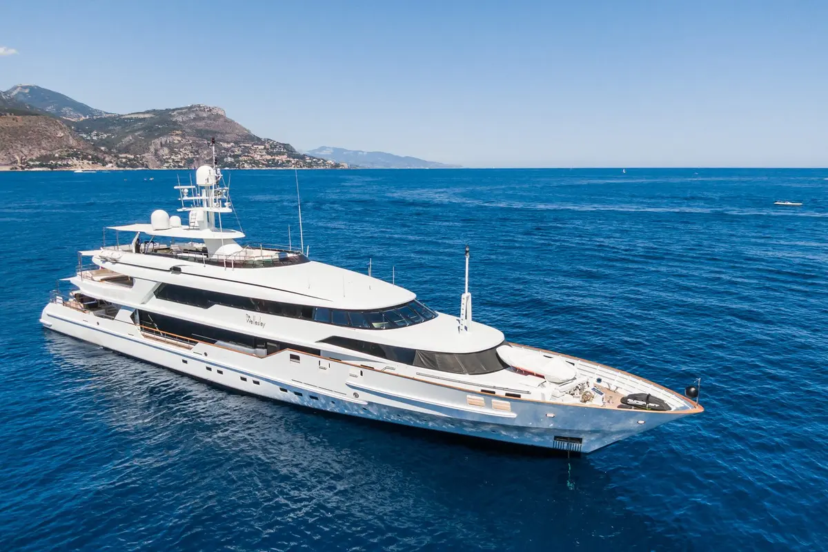 The Wellesley, exterior — Priveo Yachts, Europe. Six cabins, one coastline, days not hours