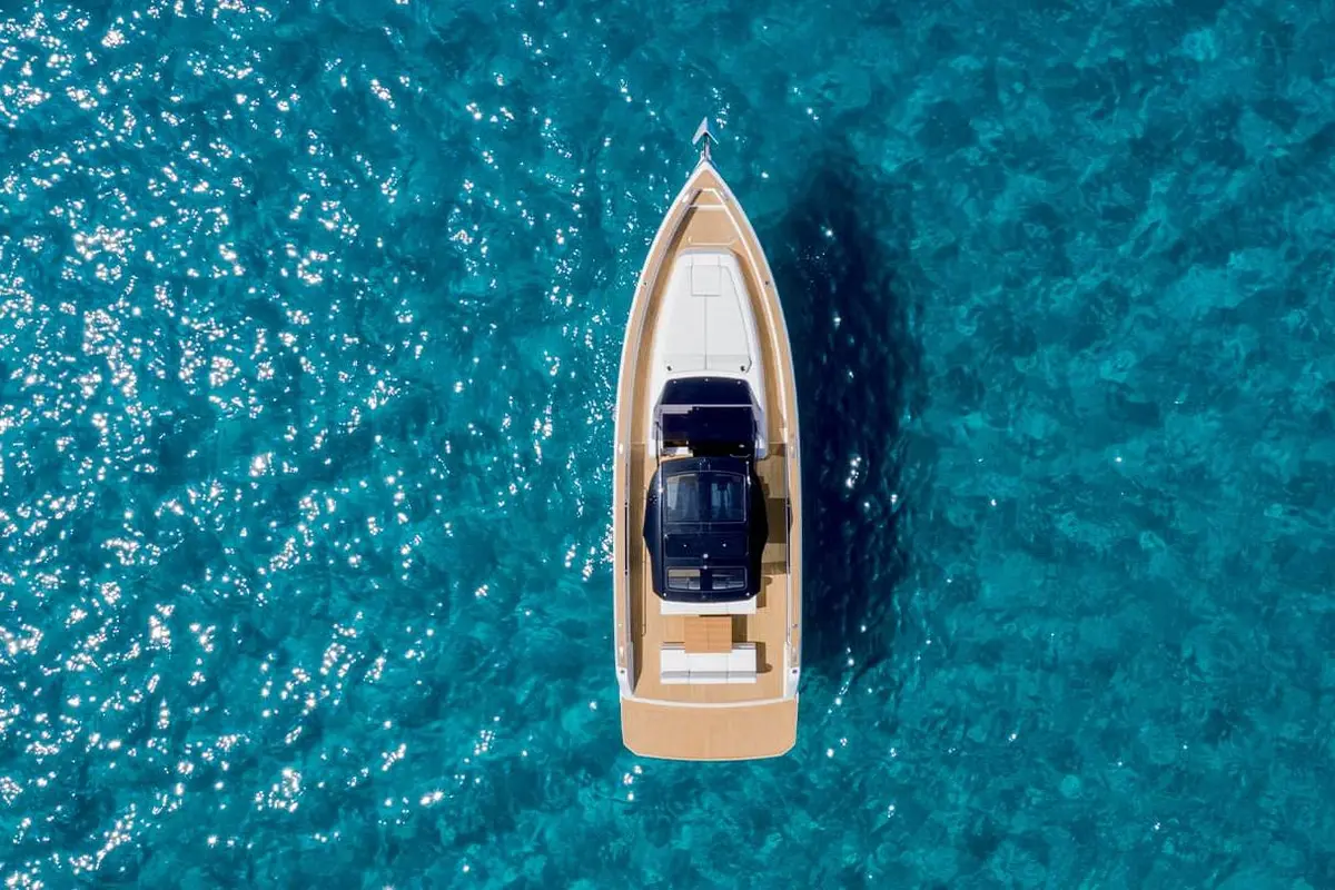 Pardo 43, aft deck — Priveo Yachts, Europe. Fast walkaround lines built for one full day