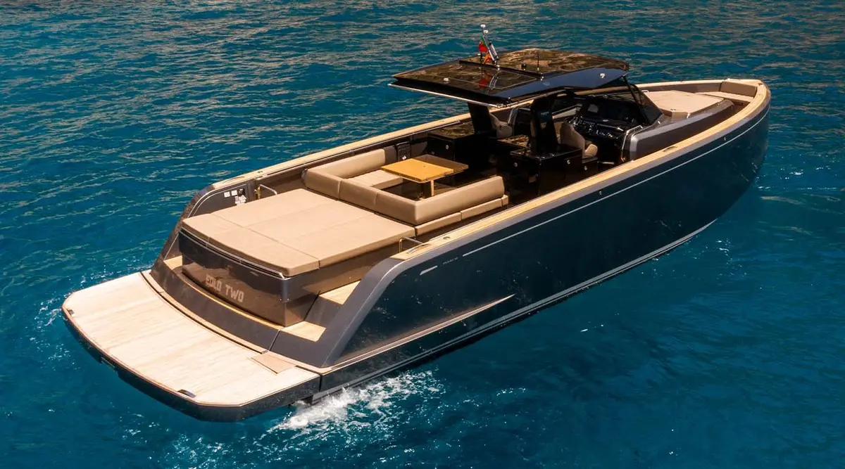 Pardo 50, ponte di poppa — Priveo Yachts, Europa. Coperta a passeggio libero, pranzo a bordo, andatura da 36 nodi