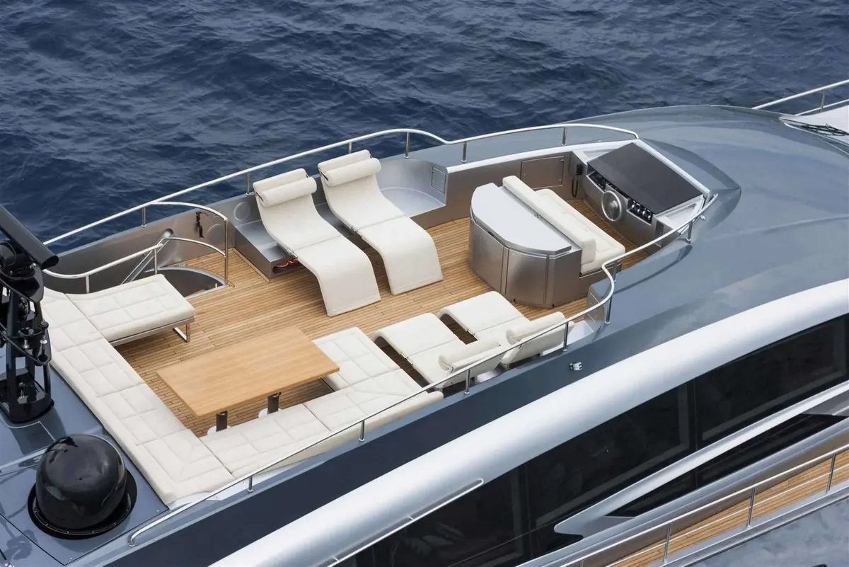 Pershing 108, master cabin — Priveo Yachts, Europe. Sleek Italian speed for open coastline days