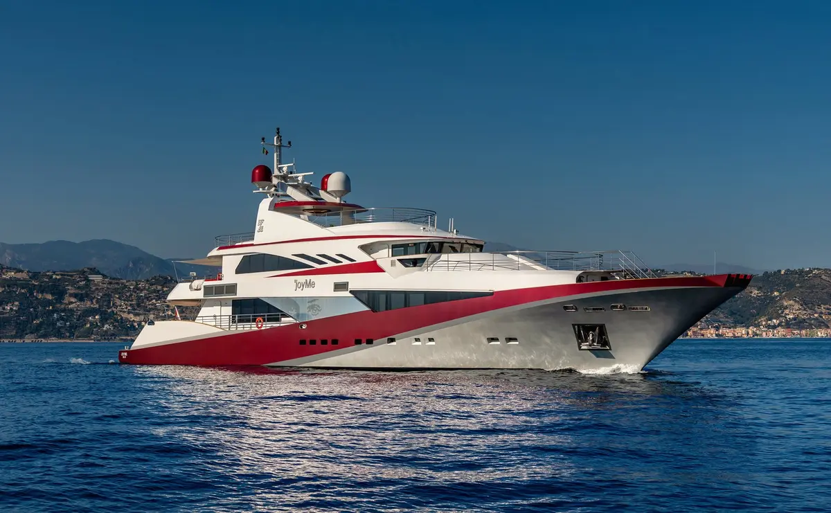 Philip Zepter 50m, cubierta principal — Priveo Yachts, Europa. Cincuenta metros de calma para rutas de varios días