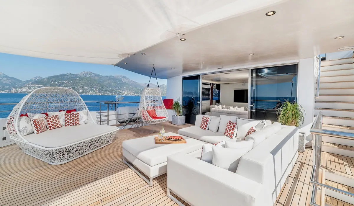 Philip Zepter 50m, flybridge — Priveo Yachts, Europa. Cincuenta metros de calma para rutas de varios días