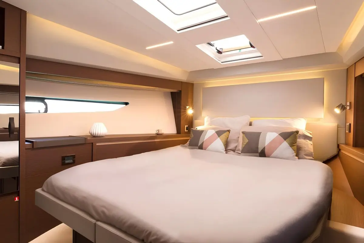 Prestige 520 Fly, aft deck — Priveo Yachts, Europe. Flybridge cruising for coastal days and quiet bays