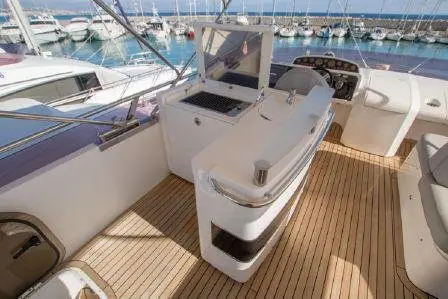Princess 64 Fly, master cabin — Priveo Yachts, Europe. Flybridge comfort for ten across the coast