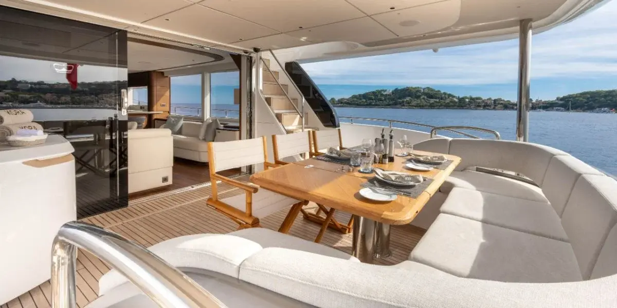 Princess Y80, salon — Priveo Yachts, Europe. Five cabins and open decks for coastal weeks