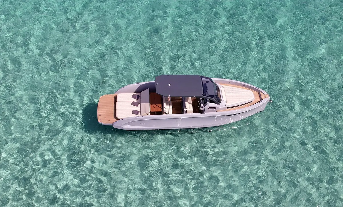 Rand Escape 30, aft deck — Priveo Yachts, Europe. A compact hull built for short coastal days