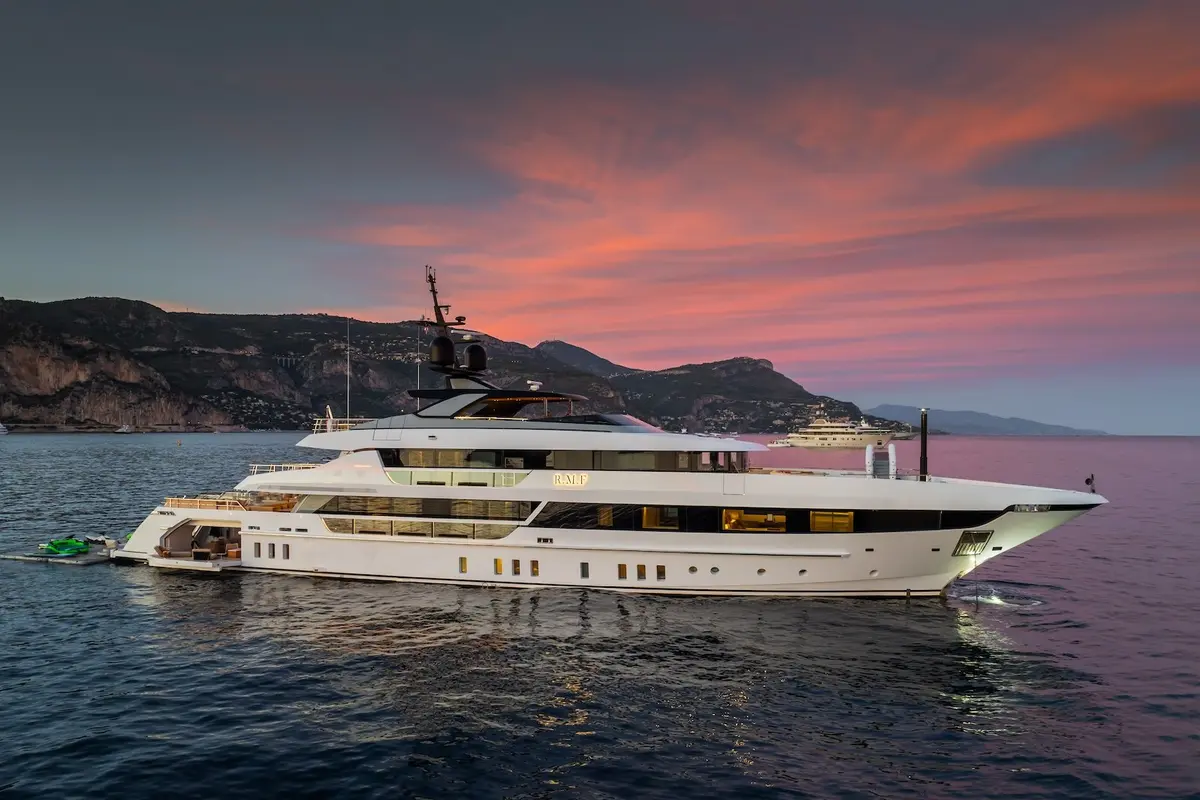 RMF, esterno — Priveo Yachts, Europa. Cinquantadue metri Sanlorenzo per rotte lunghe e private