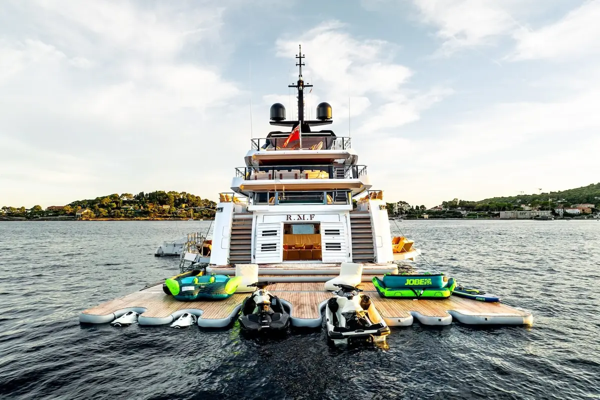 RMF, ponte di poppa — Priveo Yachts, Europa. Cinquantadue metri Sanlorenzo per rotte lunghe e private