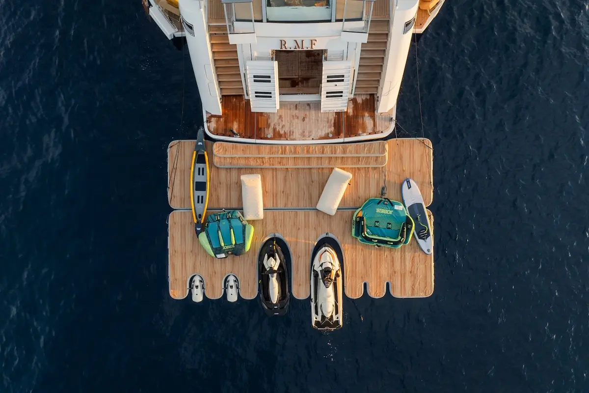 RMF, salon — Priveo Yachts, Europa. Cinquantadue metri Sanlorenzo per rotte lunghe e private