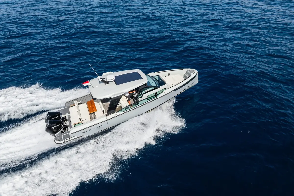 Saxdor 320, salon — Priveo Yachts, Europe. Fast, open-deck days along the coast