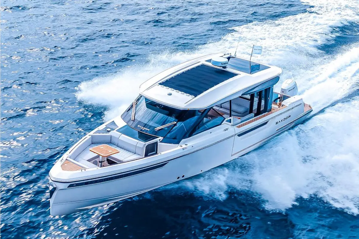 Saxdor 400 GTO, cubierta principal — Priveo Yachts, Europa. Salidas rápidas de día para grupos reducidos en Europa