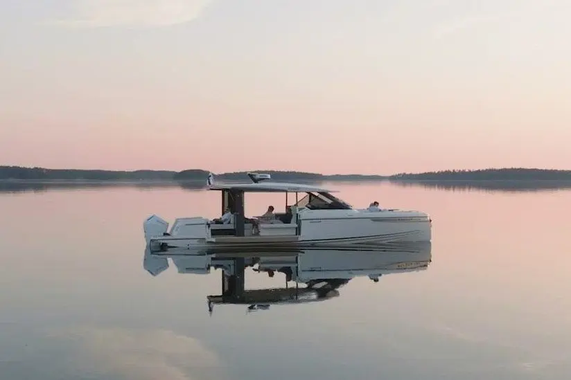 Saxdor 400 GTO, cubierta de popa — Priveo Yachts, Europa. Salidas rápidas de día para grupos reducidos en Europa