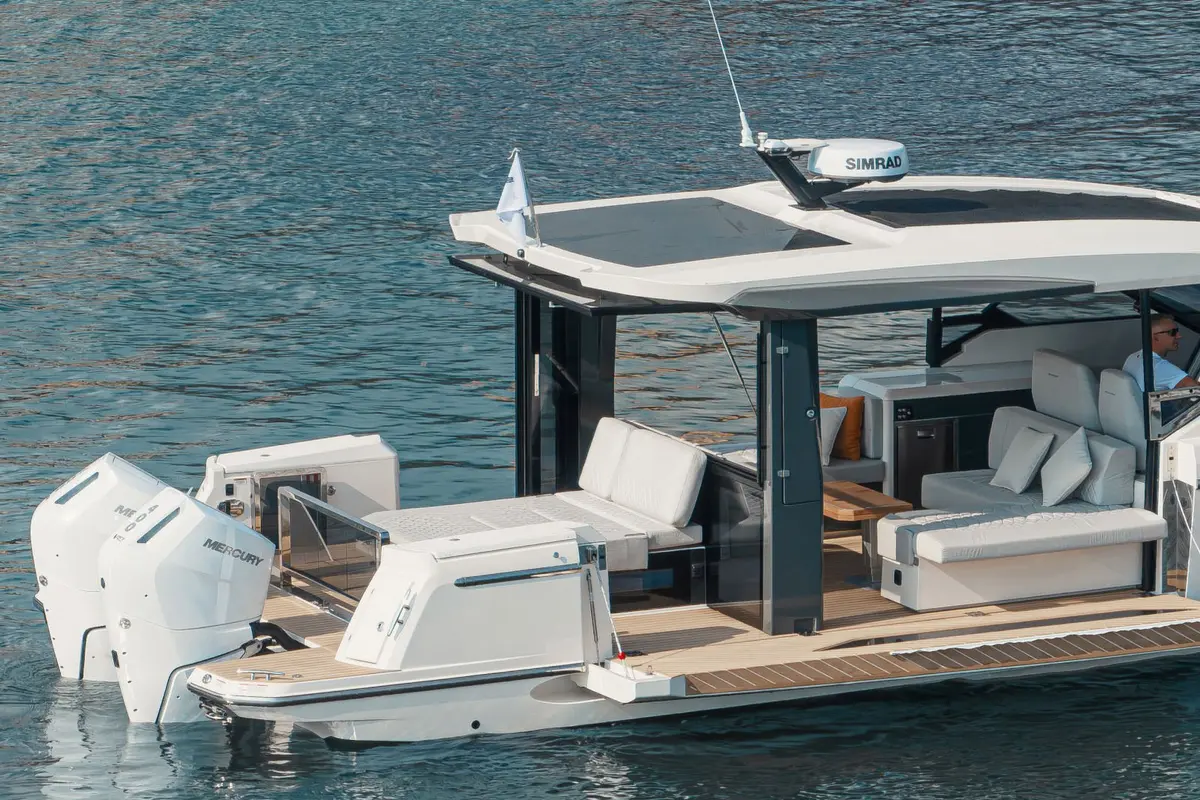 Saxdor 400 GTO, salón — Priveo Yachts, Europa. Salidas rápidas de día para grupos reducidos en Europa