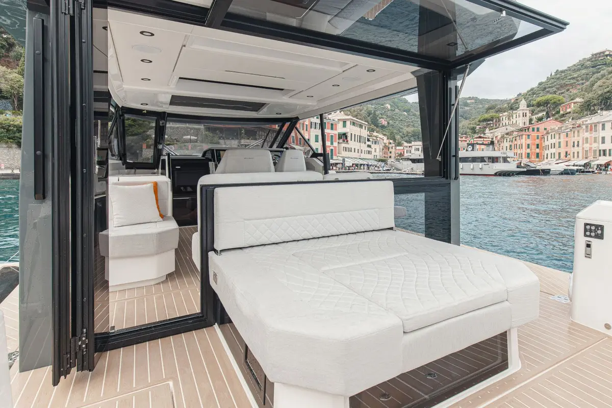 Saxdor 400 GTO, flybridge — Priveo Yachts, Europa. Salidas rápidas de día para grupos reducidos en Europa