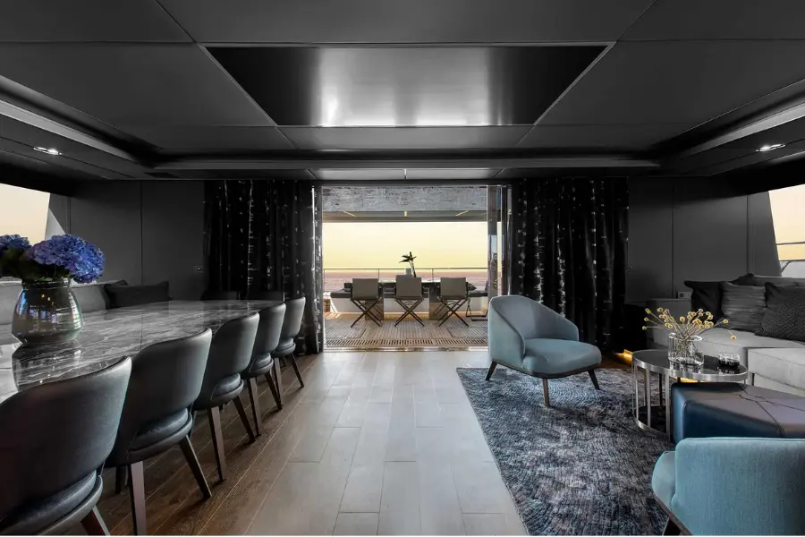 Sunreef 80, salon — Priveo Yachts, Europa. Stabilità da catamarano per baie europee poco affollate