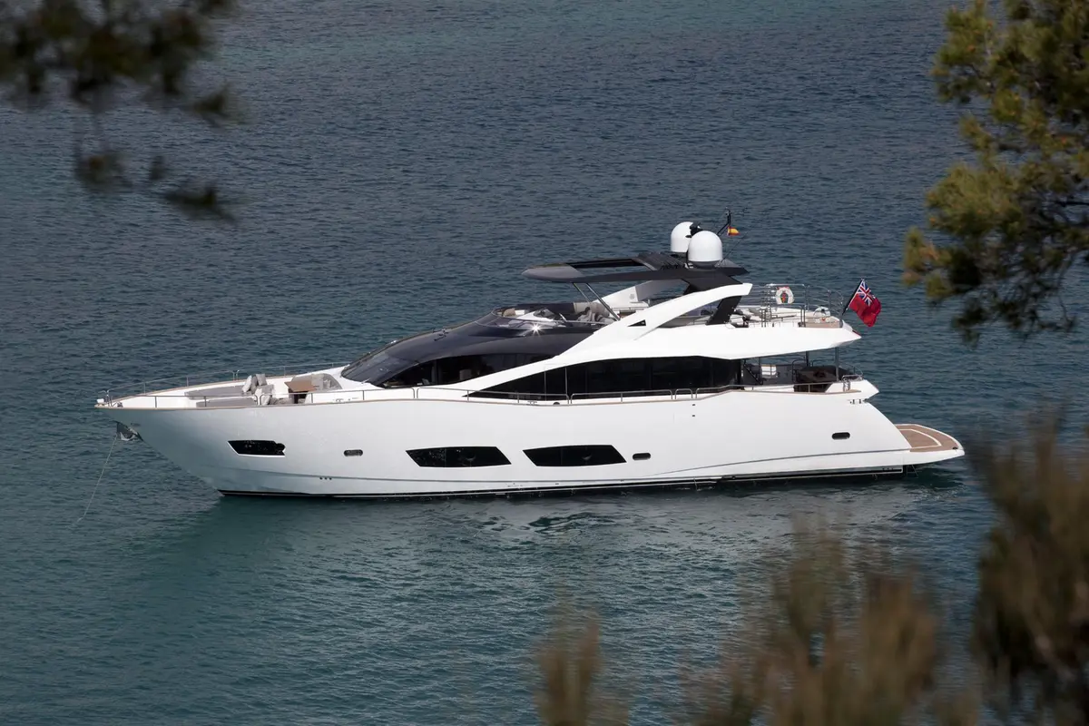 Sunseeker 28, aft deck — Priveo Yachts, Europe. A spacious platform for effortless coastal days
