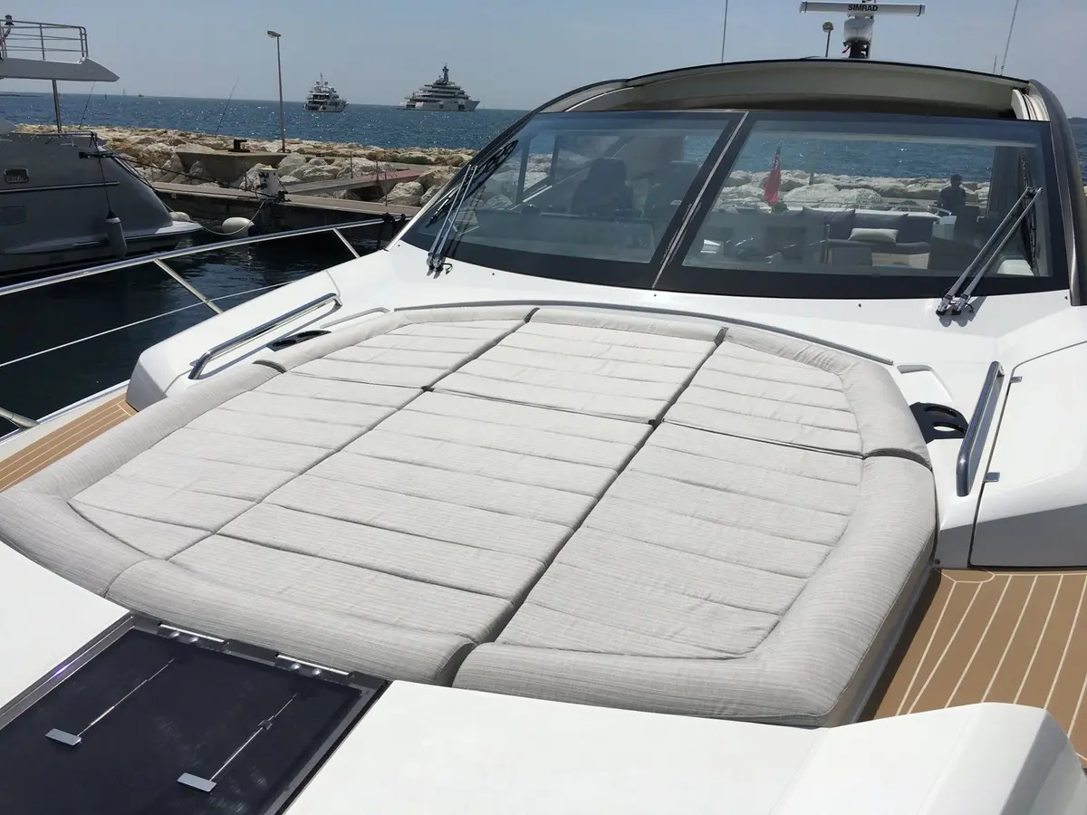 Sunseeker 68, flybridge — Priveo Yachts, Europe. A fast 22-metre cruiser built for coastal day trips