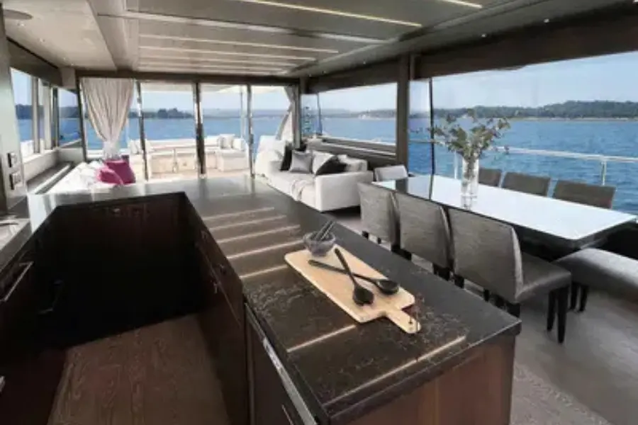 Sunseeker 76, salon — Priveo Yachts, Europe. Four cabins, one coastline, no rush back