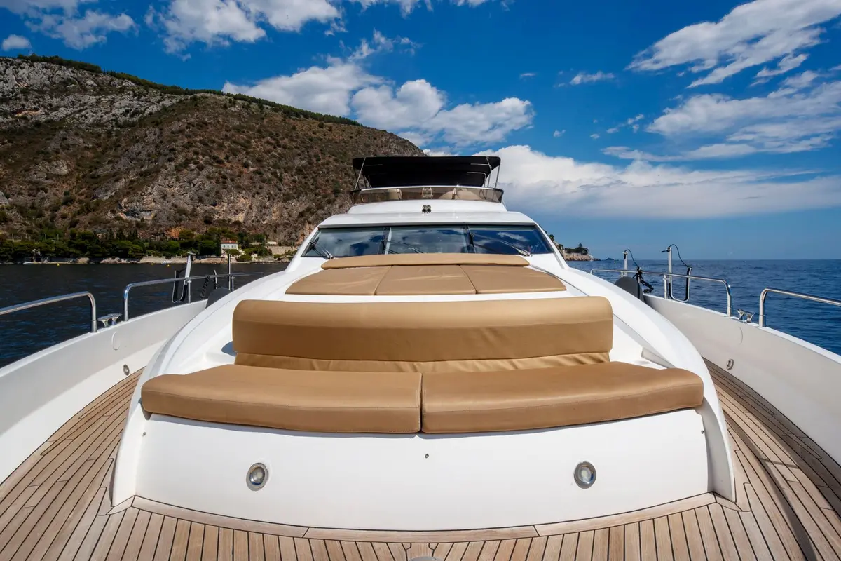 Sunseeker 82, master cabin — Priveo Yachts, Europe. Sport-yacht speed for short Mediterranean hops and long weekends