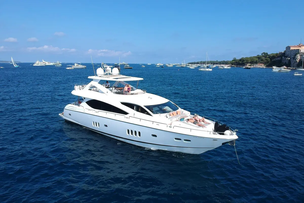 Sunseeker 88, exterior — Priveo Yachts, Europe. Twenty-seven metres built for slow coastal days