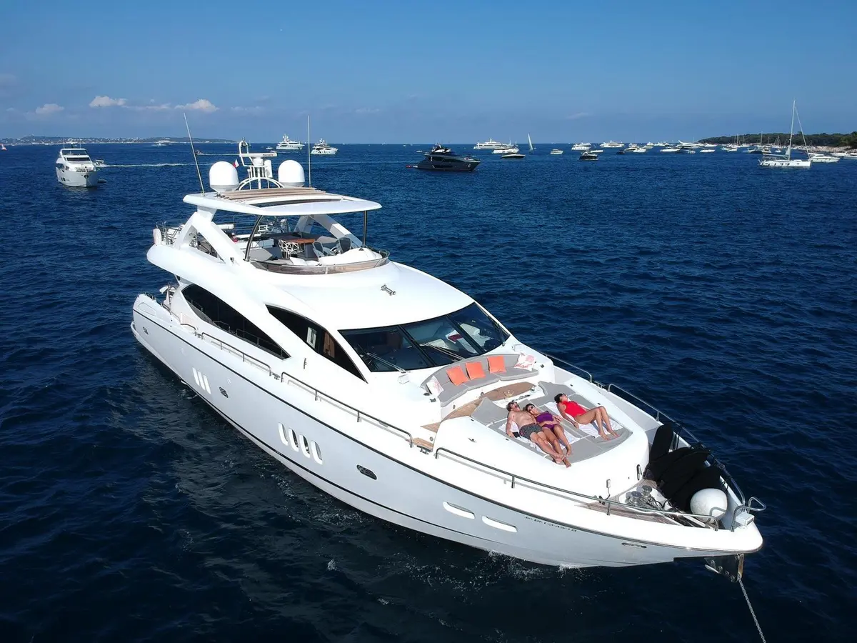 Sunseeker 88, main deck — Priveo Yachts, Europe. Twenty-seven metres built for slow coastal days