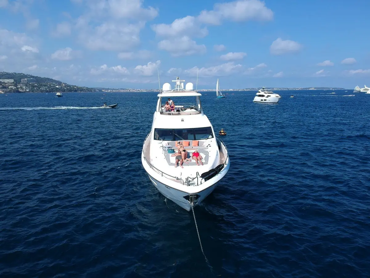 Sunseeker 88, master cabin — Priveo Yachts, Europe. Twenty-seven metres built for slow coastal days