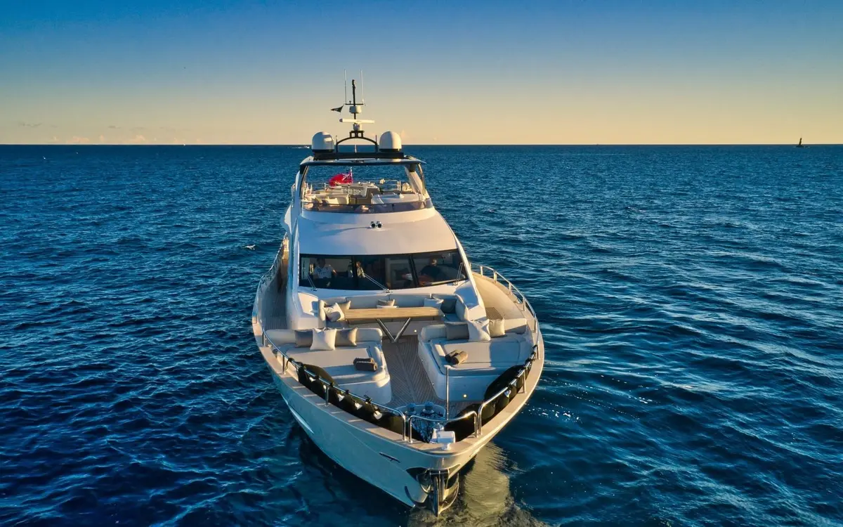 Sunseeker 90, aft deck — Priveo Yachts, Europe. A fast flybridge cruiser sized for close-knit groups
