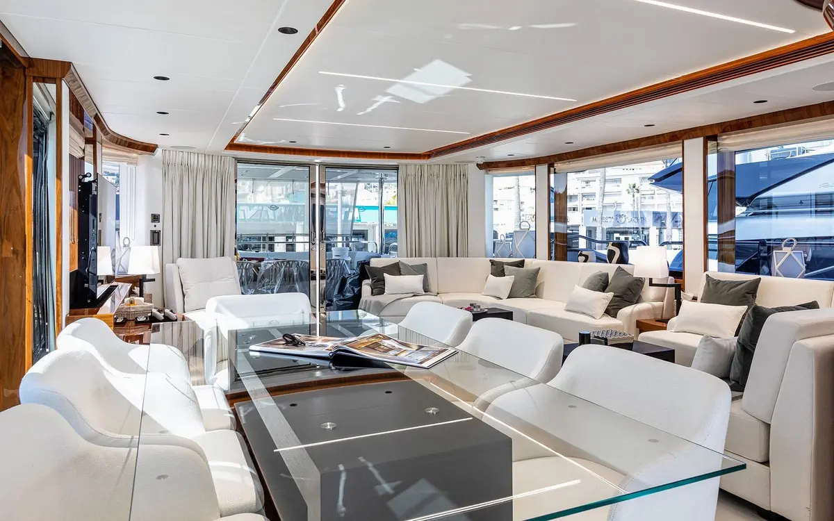 Sunseeker 90, flybridge — Priveo Yachts, Europe. A fast flybridge cruiser sized for close-knit groups
