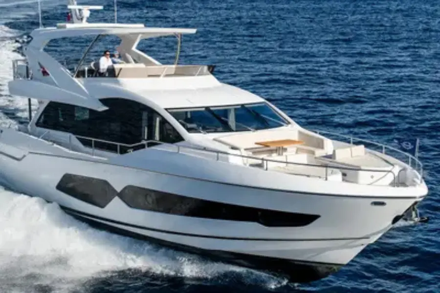 Sunseeker 76, main deck — Priveo Yachts, Europe. Sport-yacht speed for a ten-guest afternoon