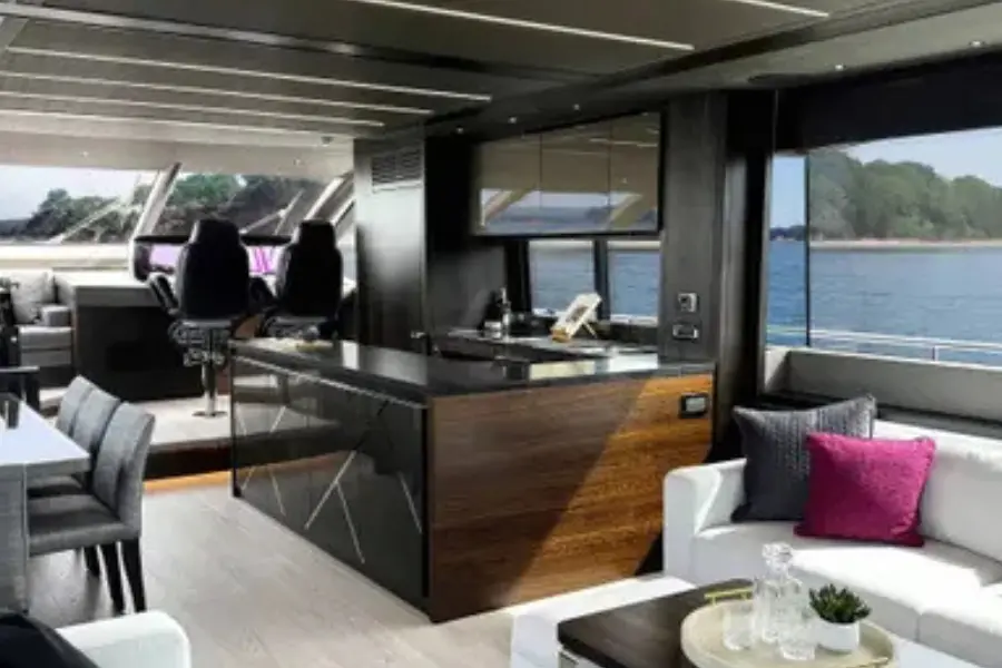 Sunseeker 76, aft deck — Priveo Yachts, Europe. Sport-yacht speed for a ten-guest afternoon