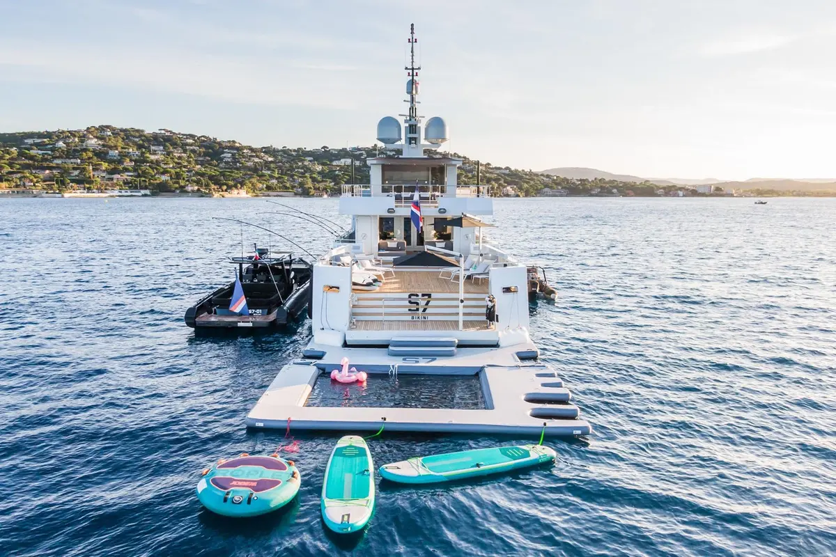 Tansu 40m, main deck — Priveo Yachts, Europe. An explorer-style hull built for slow coastal mornings