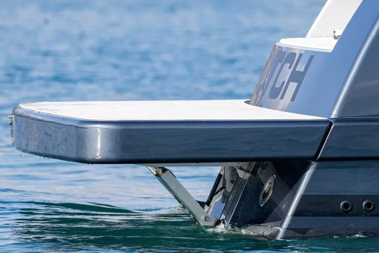Vandutch 48, cubierta principal — Priveo Yachts, Europa. Líneas deportivas y velocidad para salidas de un día