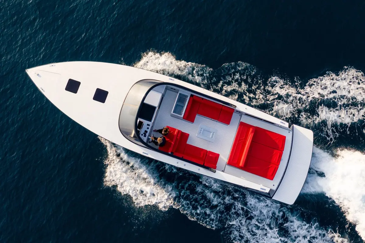 Vandutch 48, camarote principal — Priveo Yachts, Europa. Líneas deportivas y velocidad para salidas de un día
