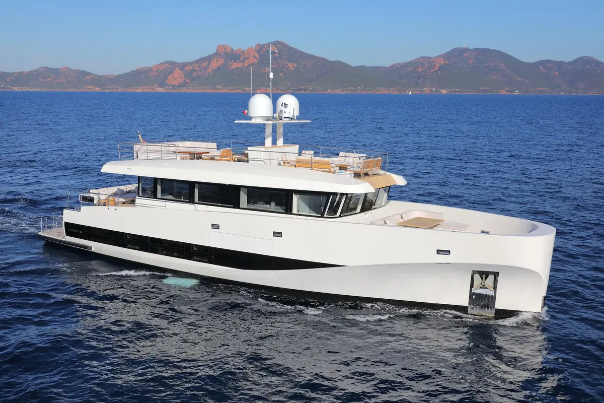 WallyAce 26, main deck — Priveo Yachts, Europe. A sculpted hull built for fast coastal days