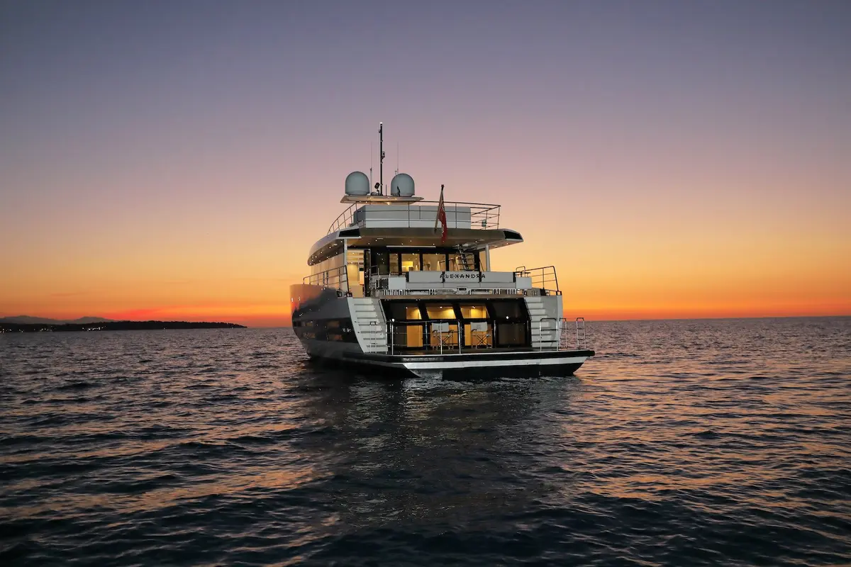 WallyAce 26, flybridge — Priveo Yachts, Europe. A sculpted hull built for fast coastal days